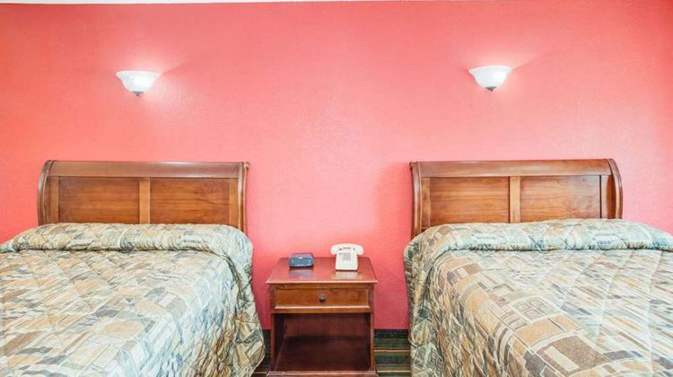 Knights Inn Paris Room