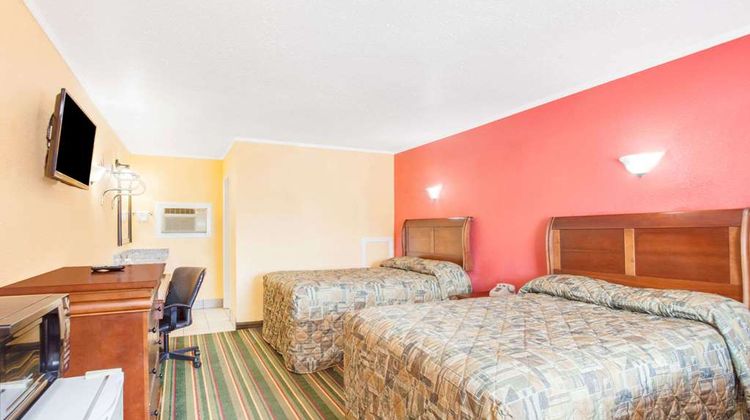 Knights Inn Paris Room