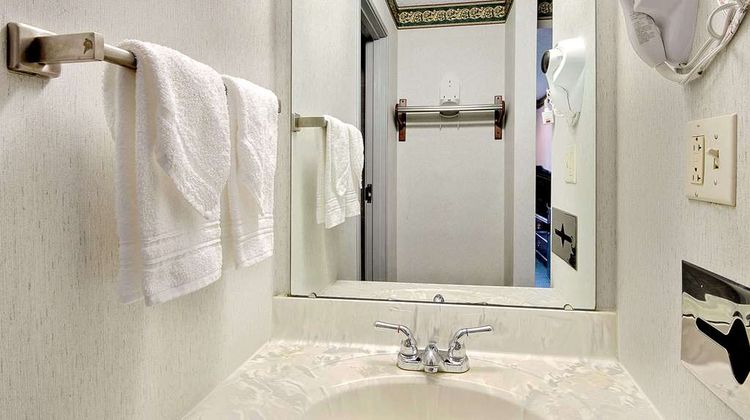 Days Inn Lisbon Room