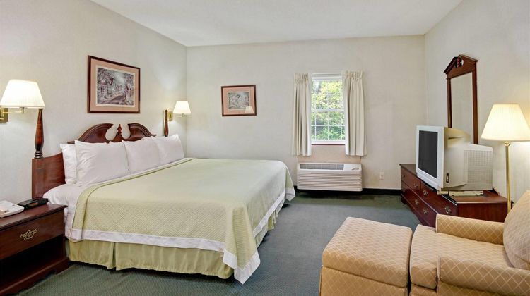 Days Inn Lisbon Room
