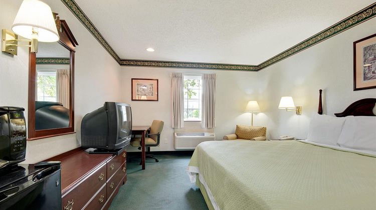 Days Inn Lisbon Room
