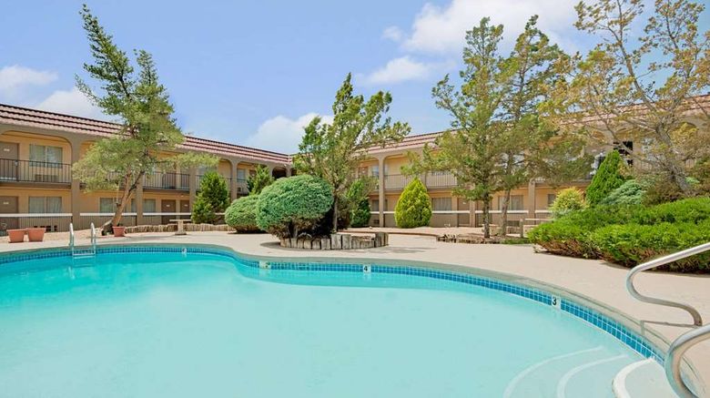 <b>Tree Inn & Suites Albuquerque Pool</b>. Images powered by <a href="https://iceportal.shijigroup.com/" title="IcePortal" target="_blank">IcePortal</a>.