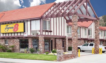 Super 8 Santa Clarita/Valencia