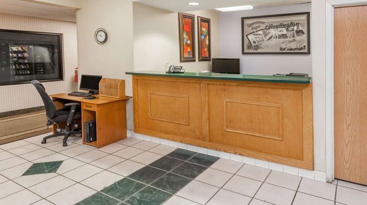 Super 8 Huntington Lobby