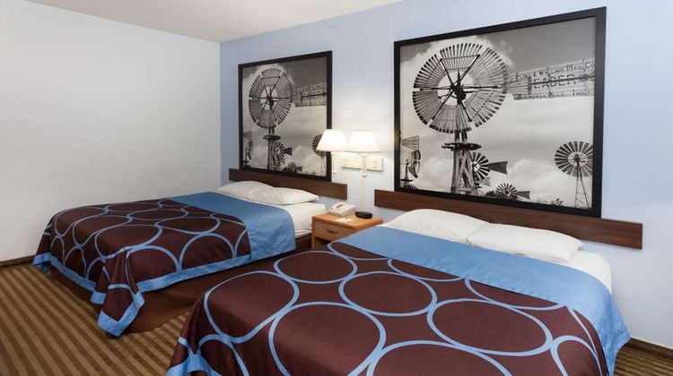 Super 8 Huntington Room
