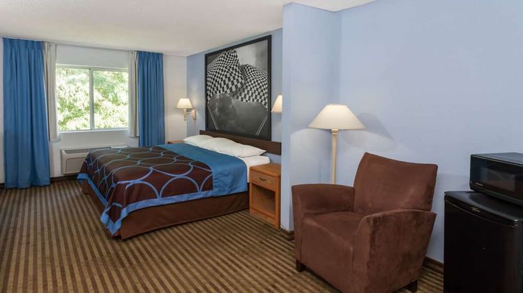 Super 8 Huntington Room