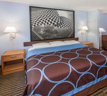 Super 8 Huntington Room