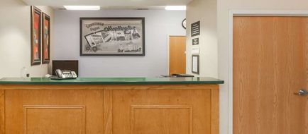 Super 8 Huntington Lobby