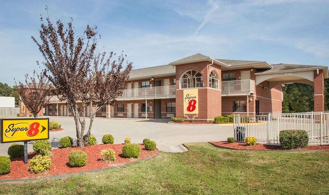 Super 8 Cabot Exterior