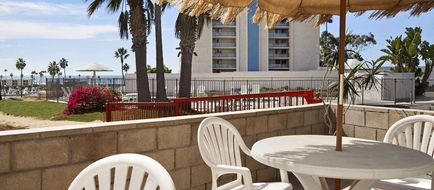 Days Inn Oceanside Exterior