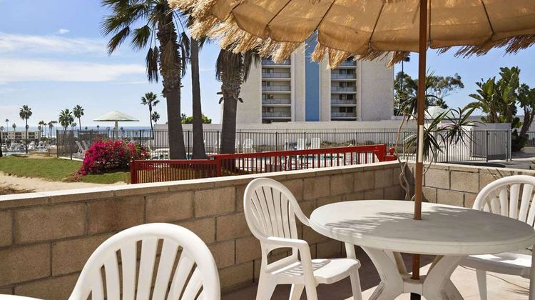 Days Inn Oceanside Exterior