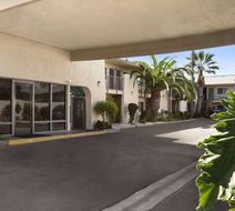 Days Inn Oceanside Exterior