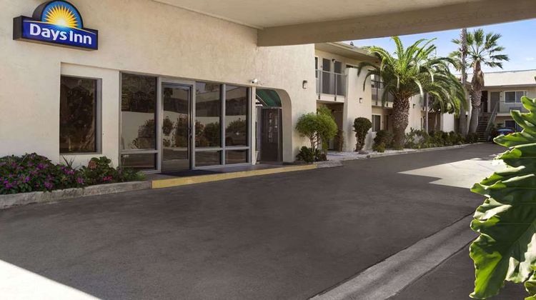 Days Inn Oceanside Exterior