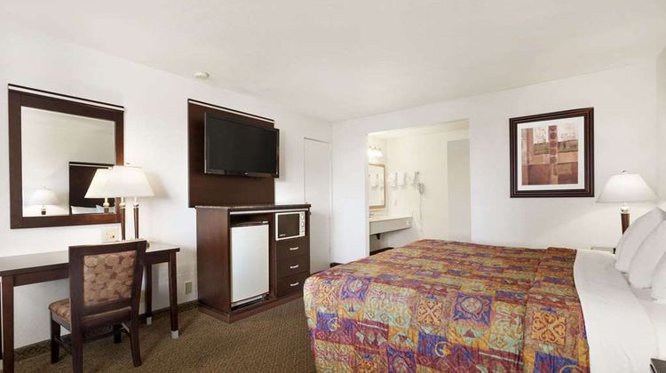 Days Inn Oceanside Room