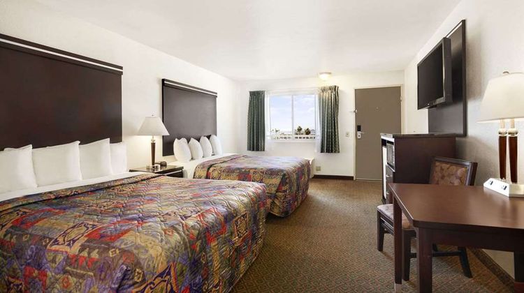 Days Inn Oceanside Room