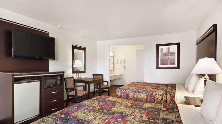 Days Inn Oceanside Room