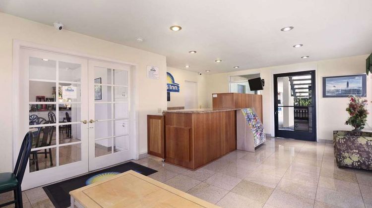 Days Inn Oceanside Lobby
