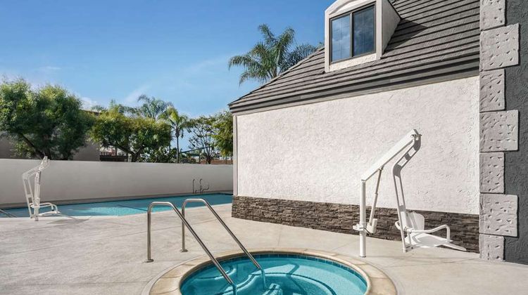 Ramada Anaheim Convention Center Pool