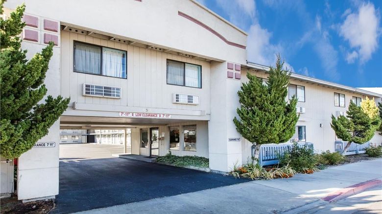 Super 8 Bishop Exterior. Images powered by <a href="https://iceportal.shijigroup.com" target="_blank" rel="noopener">Ice Portal</a>.