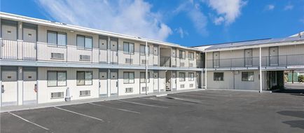 Super 8 Bishop Exterior