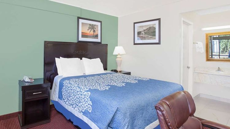 Days Inn Lost Hills Room