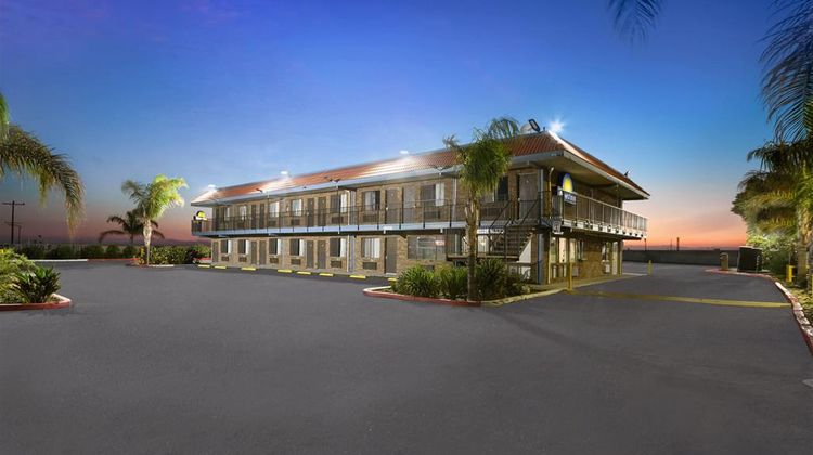 Days Inn Lost Hills Exterior