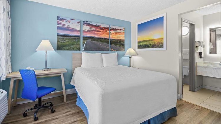 Days Inn Lost Hills Room