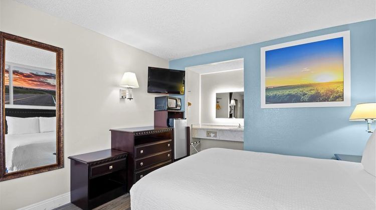 Days Inn Lost Hills Room