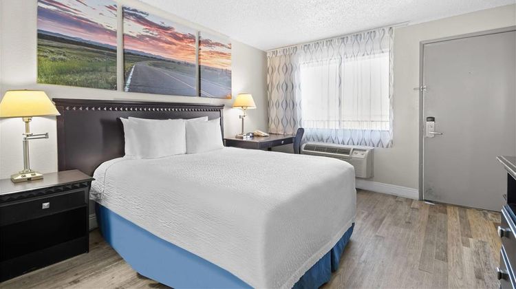 Days Inn Lost Hills Room