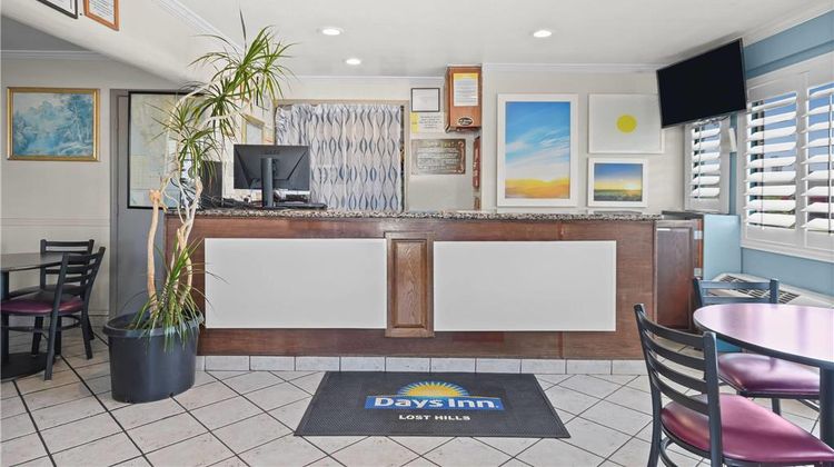 Days Inn Lost Hills Lobby