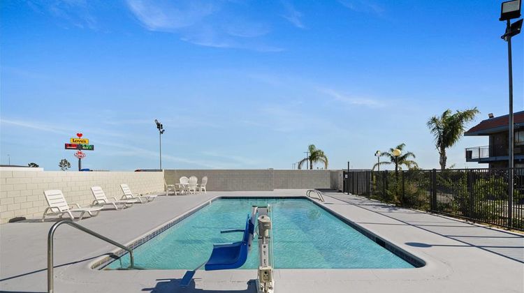 Days Inn Lost Hills Pool