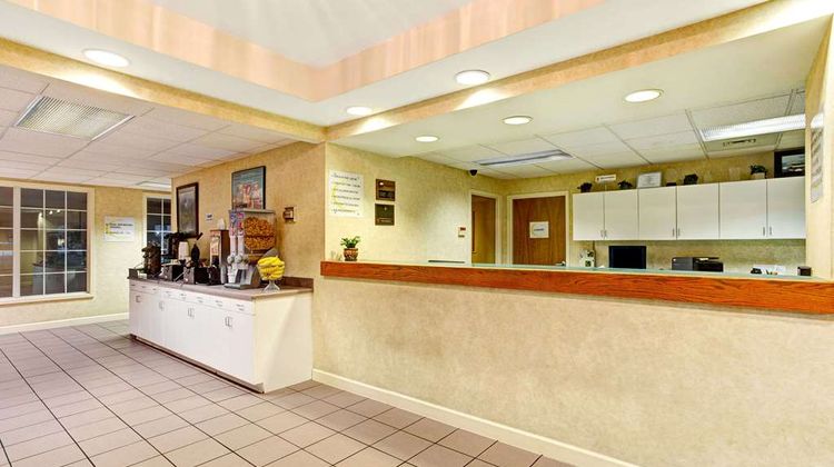Super 8 Smithfield Lobby