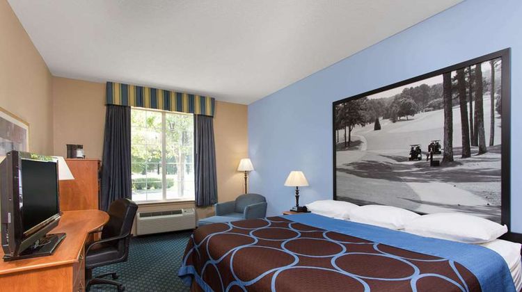 Super 8 Smithfield Room