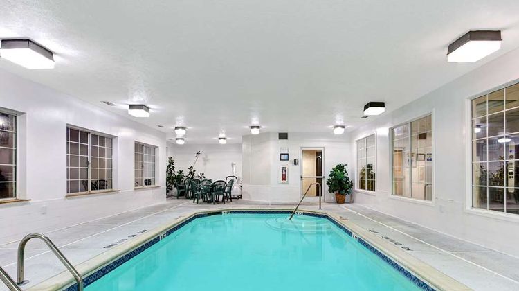 Super 8 Smithfield Pool