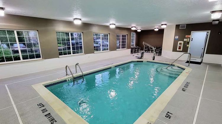 Super 8 Smithfield Pool