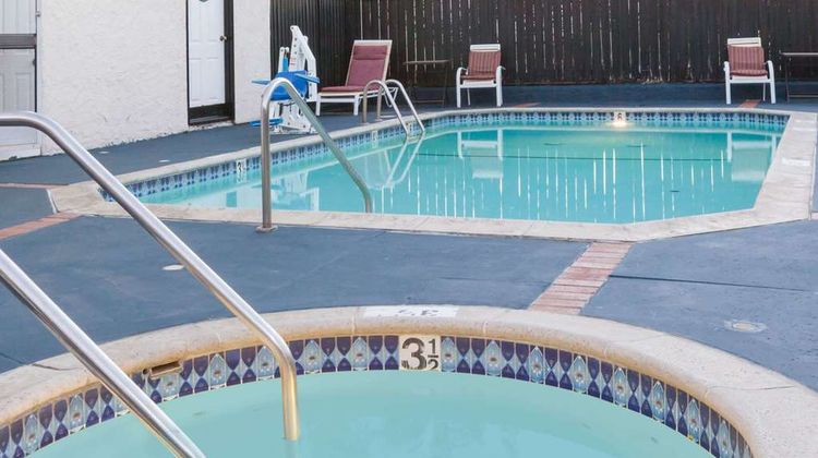 Days Inn Castaic Six Flags Magic Mt Pool