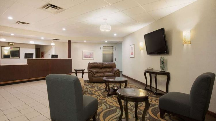 Super 8 Grove City Lobby