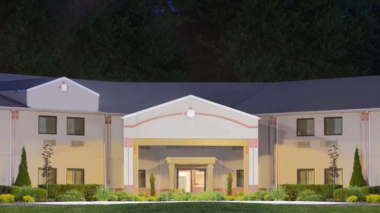 <b>Super 8 Grove City Exterior</b>. Images powered by <a href="https://iceportal.shijigroup.com/" title="IcePortal" target="_blank">IcePortal</a>.