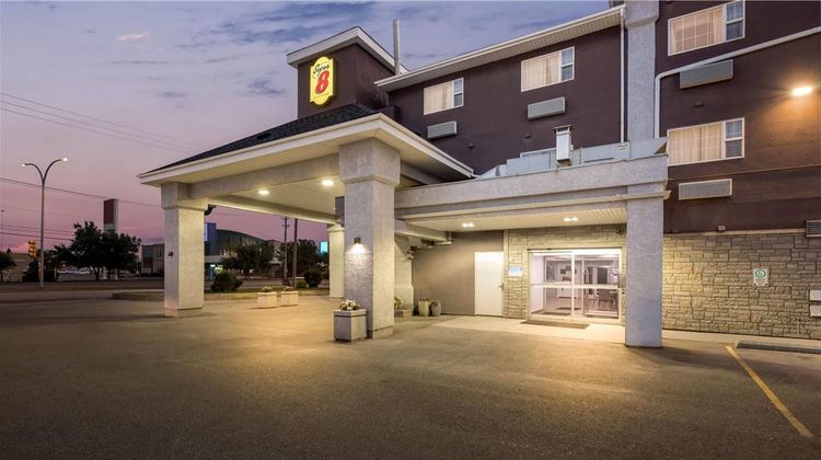 Super 8 Saskatoon Exterior