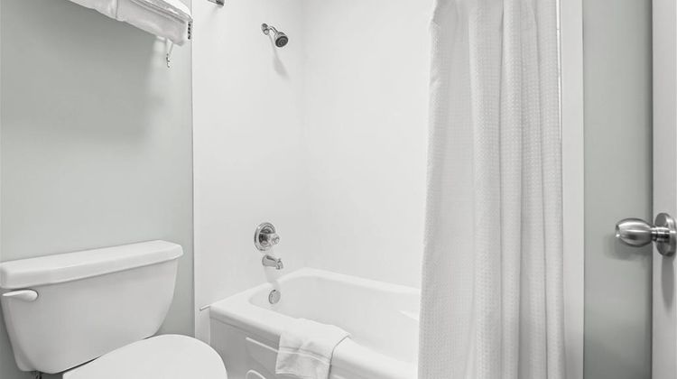 Super 8 Saskatoon Room