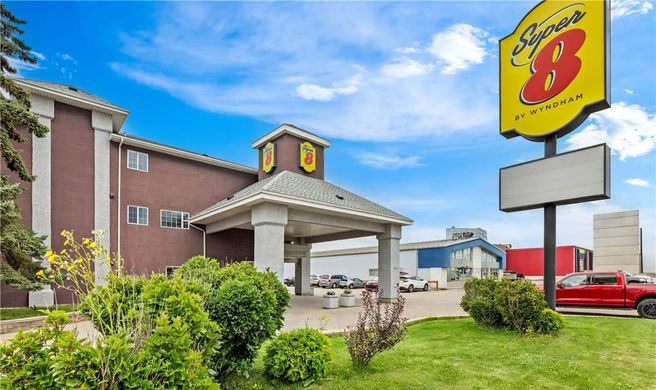 Super 8 Saskatoon Exterior