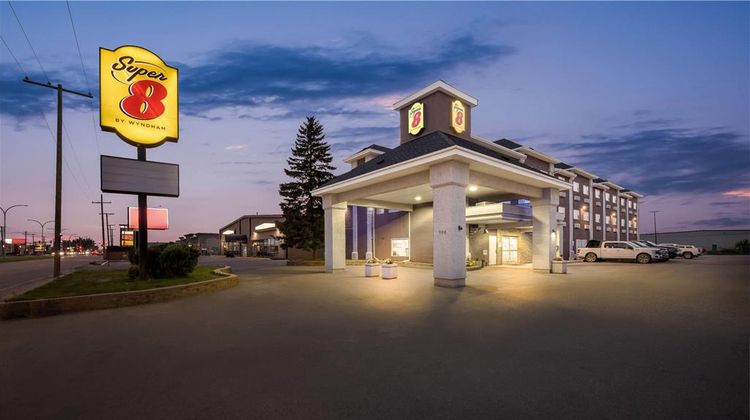 Super 8 Saskatoon Exterior