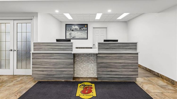 Super 8 Saskatoon Lobby