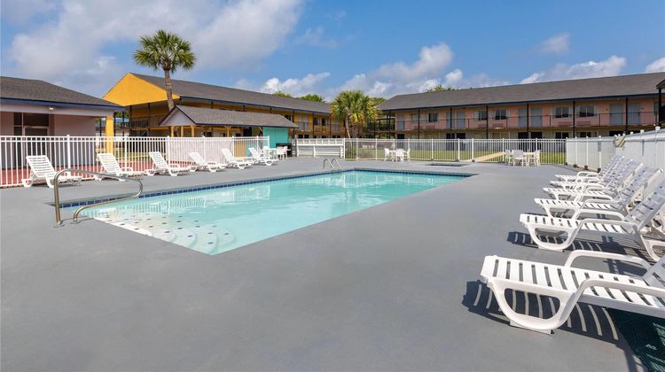 Super 8 Biloxi Pool