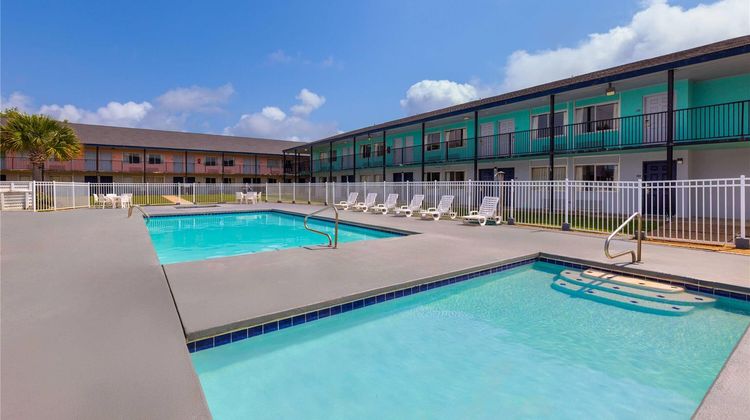 Super 8 Biloxi Pool