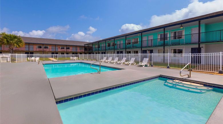 <b>Super 8 Biloxi Pool</b>. Images powered by <a href="https://iceportal.shijigroup.com/" title="IcePortal" target="_blank">IcePortal</a>.