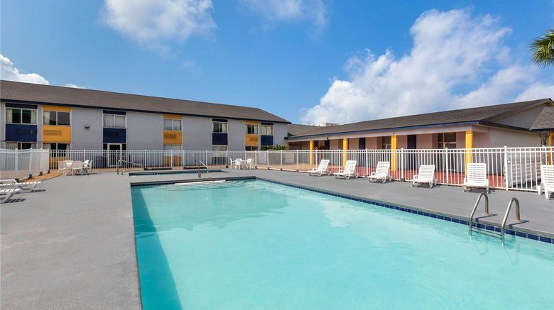 <b>Super 8 Biloxi Pool</b>. Images powered by <a href="https://iceportal.shijigroup.com/" title="IcePortal" target="_blank">IcePortal</a>.