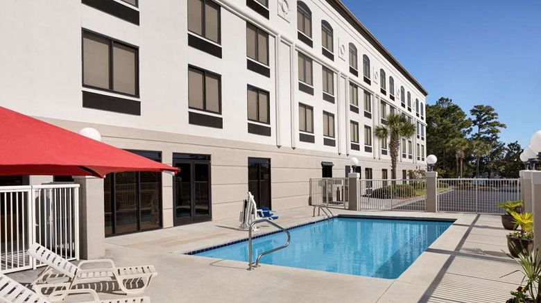<b>Wingate by Wyndham Wilmington Pool</b>. Images powered by <a href="https://iceportal.shijigroup.com/" title="IcePortal" target="_blank">IcePortal</a>.
