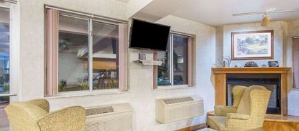 Super 8 West Middlesex/Sharon Area Lobby