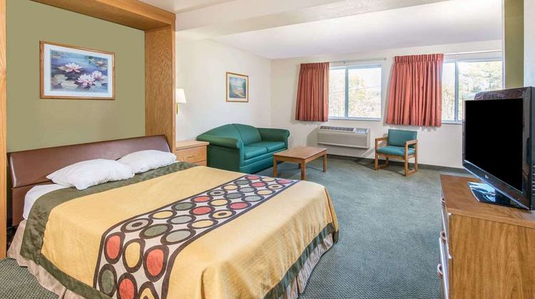 Super 8 West Middlesex/Sharon Area Suite